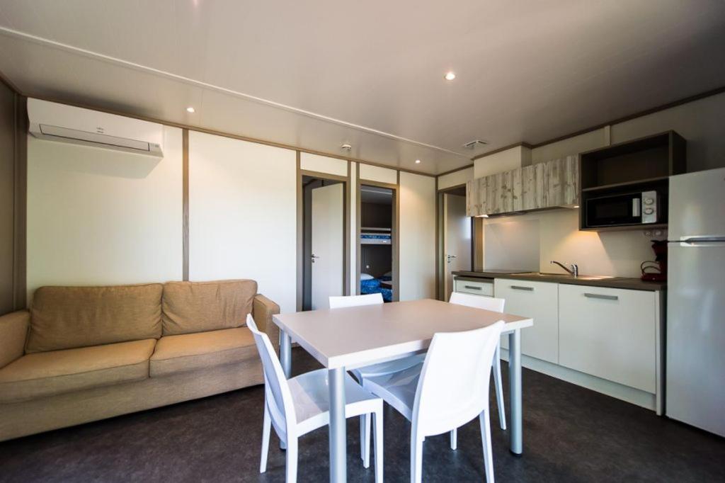 Camping Les Hautes Prairies Lourmarin Kültér fotó