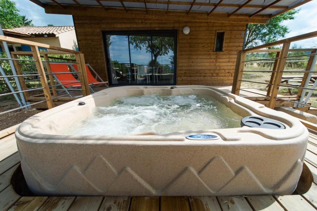 Camping Les Hautes Prairies Lourmarin Kültér fotó