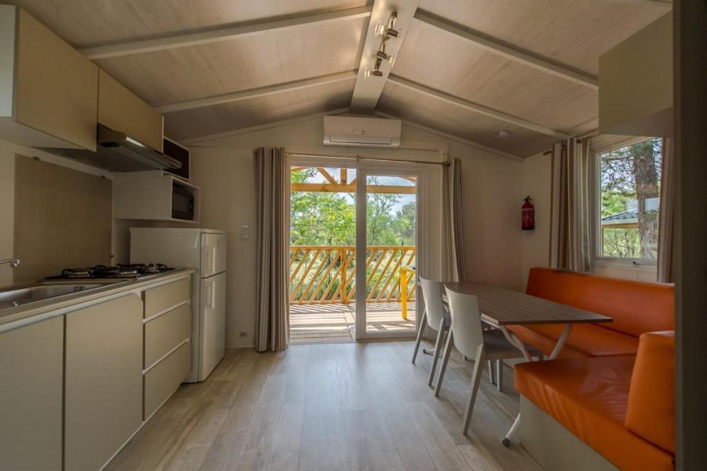 Camping Les Hautes Prairies Lourmarin Kültér fotó